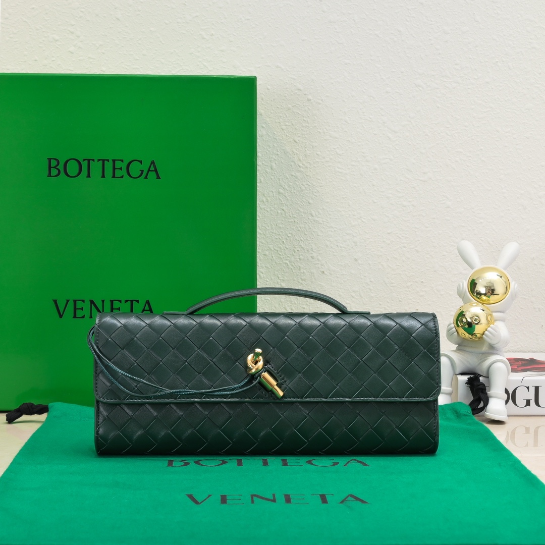 Bottega Veneta Clutch Bags